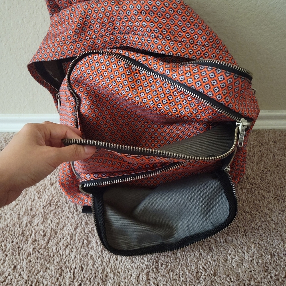Backpack - Picture 3 of 4